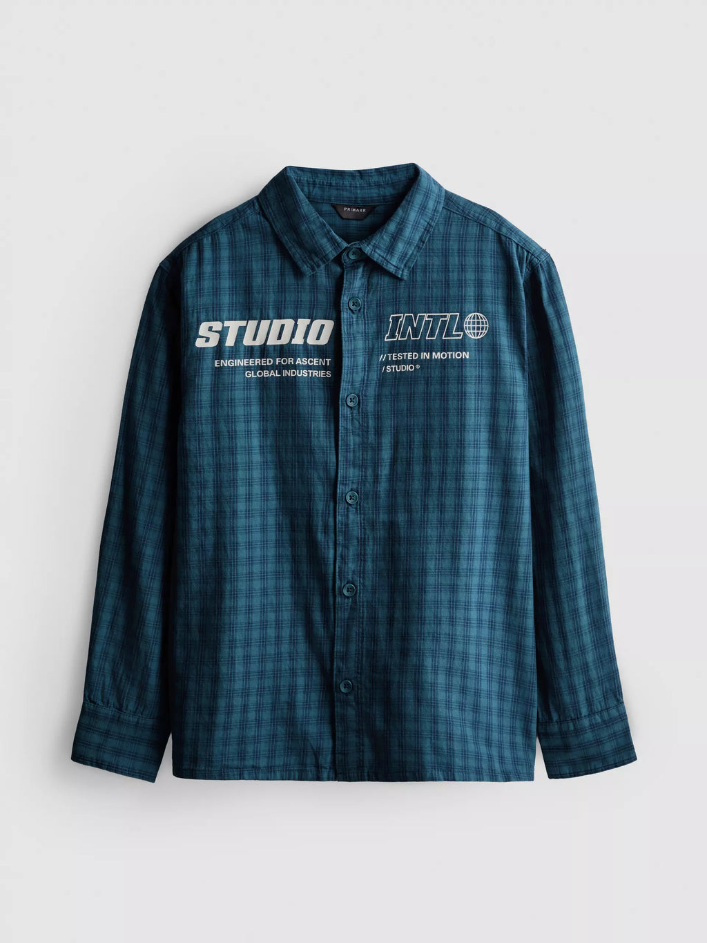 Une chemise imprimée à manches longues PRIMARK
