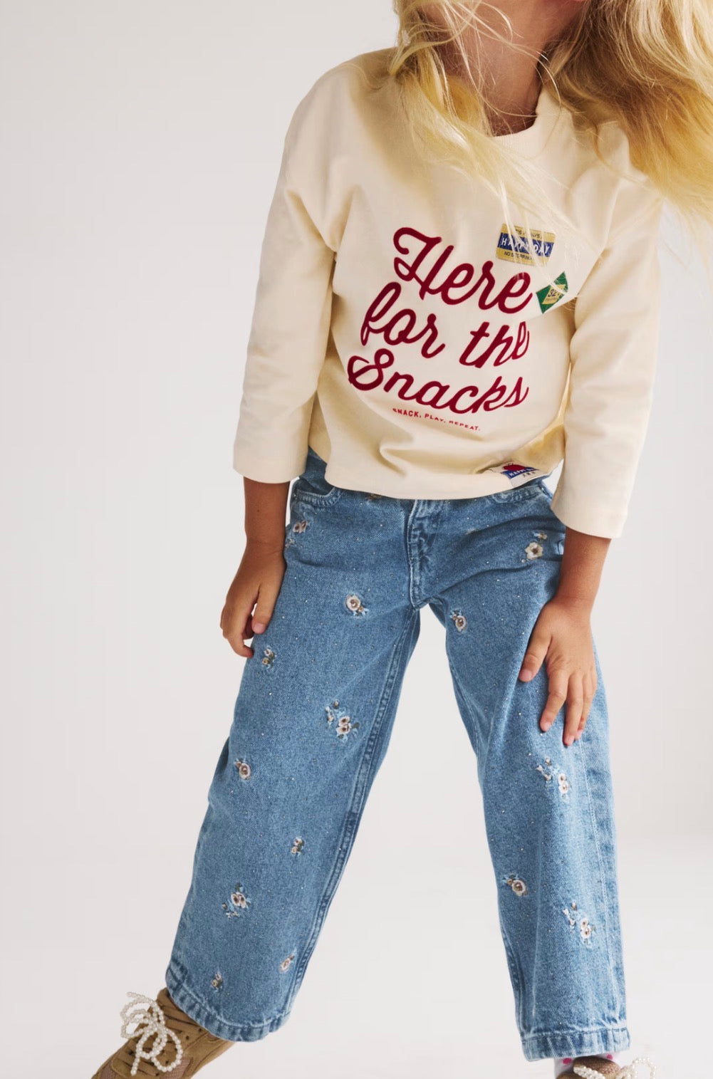 Jean en denim brodé de fleurs